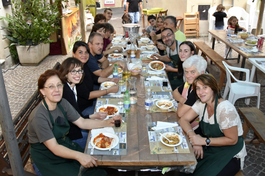 Pausa pranzo nel nostro stand durante la "Sagra dell'Uva" 2016